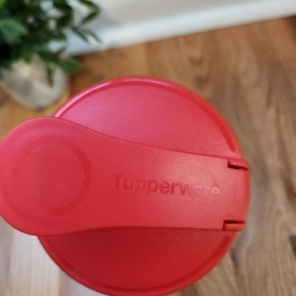 Tupperware Cup With Measurements And Lid - Picture 4 of 7